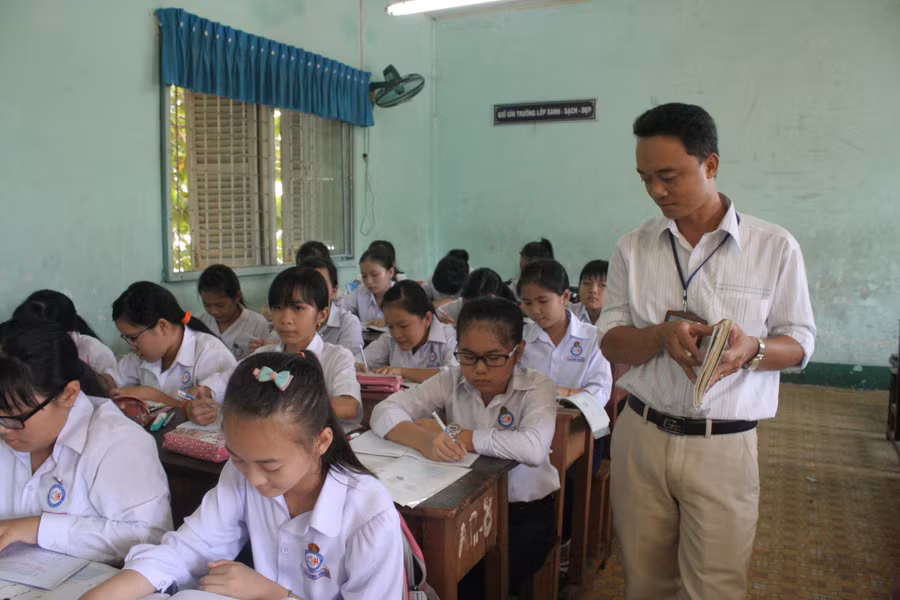 Thầy trò Trường THCS Kim Hồng, Đồng Tháp.