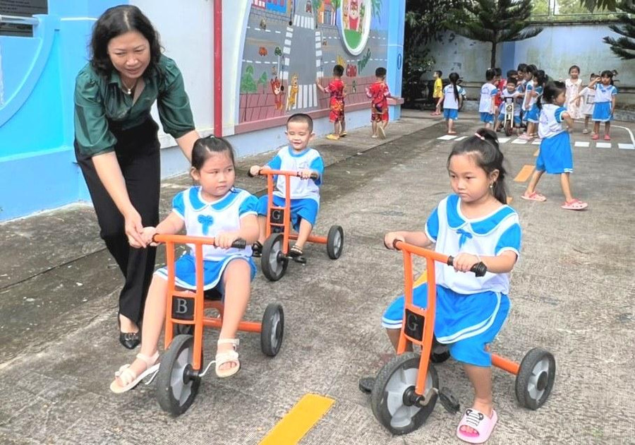 Cô Trần Thị Lan Thảo luôn yêu nghề, mến trẻ.