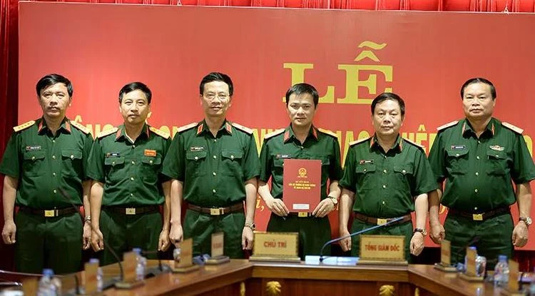 Thượng tá Tào Đức Thắng nhận quyết định bổ nhiệm
