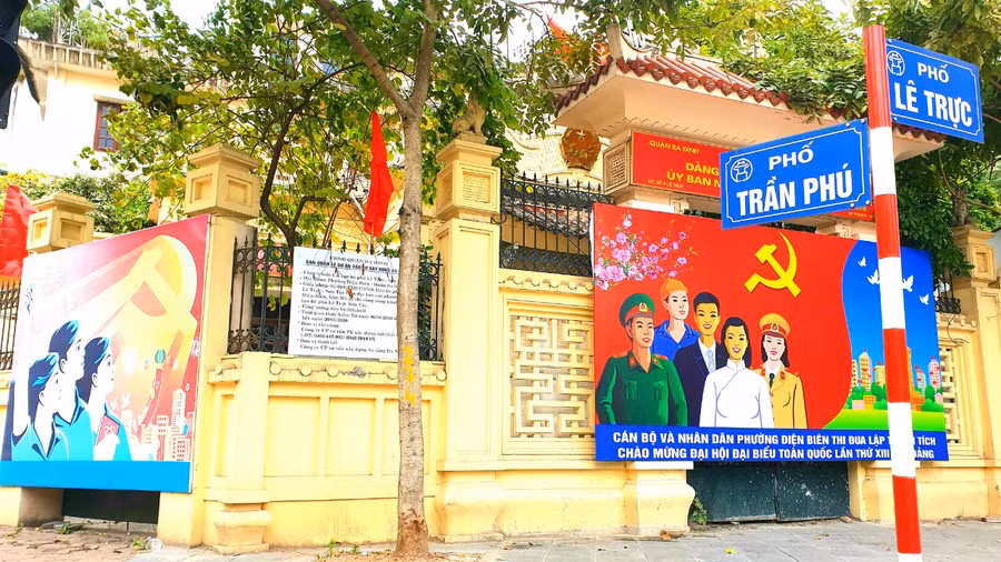 Hà Nội trang hoàng rực rỡ cờ hoa chào mừng Đại hội XIII của Đảng ảnh 11