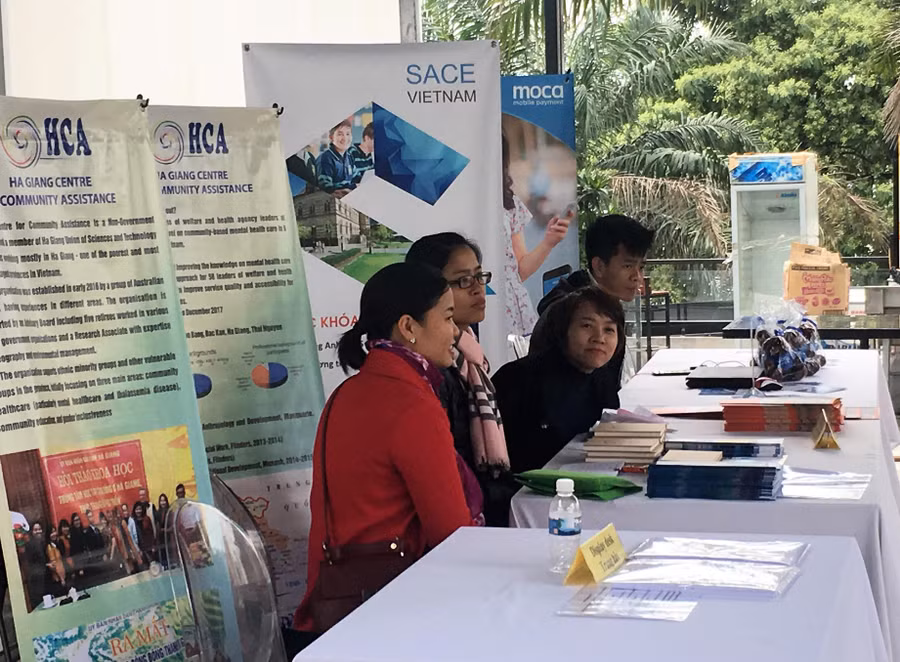 Các gian hàng trưng bày sản phẩm, dịch vụ nổi bật của một số cựu sinh viên Australia Các gian hàng trưng bày sản phẩm, dịch vụ nổi bật của một số cựu sinh viên Australia