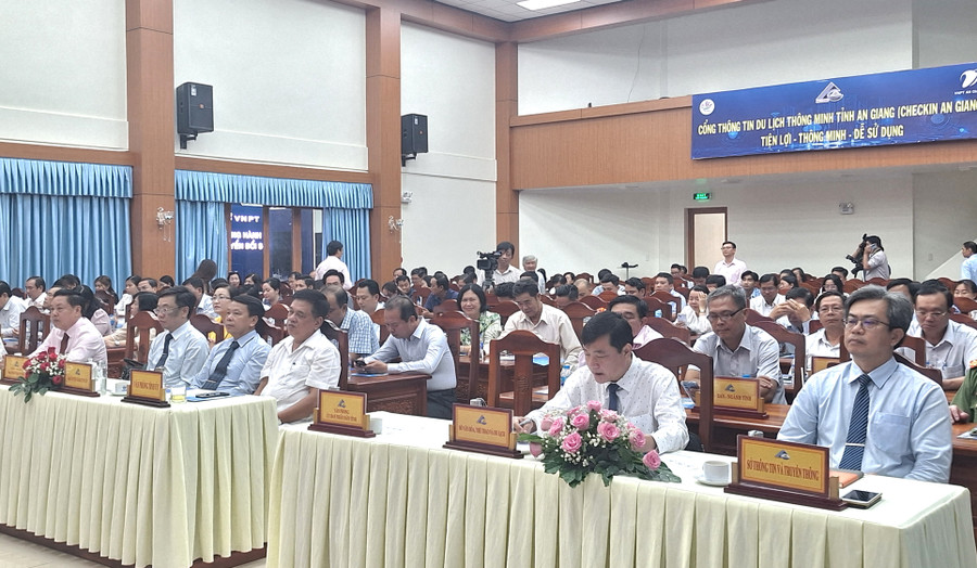 Đại biểu tham dự Lễ khai trương. Đại biểu tham dự Lễ khai trương.