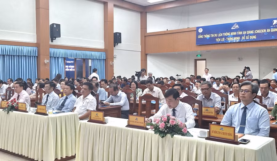 Đại biểu tham dự Lễ khai trương.