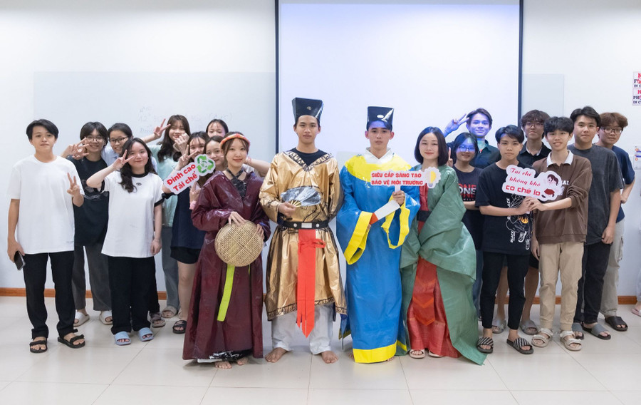 Học sinh Trường THPT FPT Cần Thơ trong buổi báo cáo dự án Lịch sử. Ảnh: Q. Ngữ. Học sinh Trường THPT FPT Cần Thơ trong buổi báo cáo dự án Lịch sử. Ảnh: Q. Ngữ.