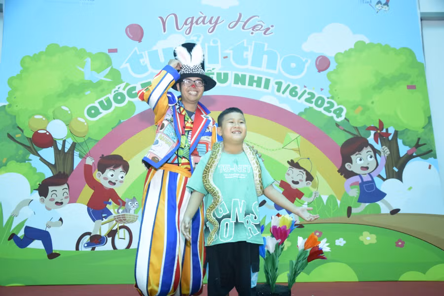 Bà Lê Thị Mai – Chủ nhiệm Câu lạc bộ Nét chữ Xinh cho rằng, trẻ em là mầm non tương lai của đất nước. Đối với các bệnh nhi, chúng ta cần dành sự quan tâm đặc biệt hơn để các em có thể vui vẻ điều trị bệnh, sớm khỏe mạnh, trở về nhà và tiếp tục công việc học tập.