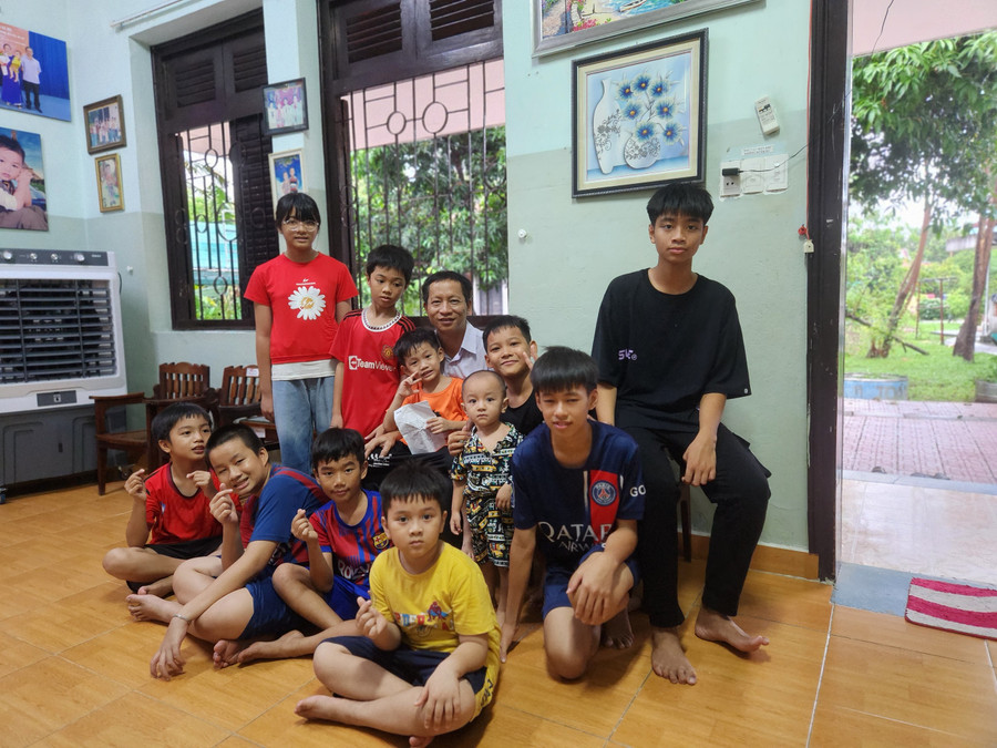 Theo ông An, tại Làng, hoạt động giáo dục đạo đức của trẻ được diễn ra thường xuyên. Tuy nhiên, mỗi dịp lễ, Tết, Làng luôn nhận được sự quan tâm của các nhà hảo tâm, các mạnh thường quân, các cá nhân, tập thể. Theo ông An, tại Làng, hoạt động giáo dục đạo đức của trẻ được diễn ra thường xuyên. Tuy nhiên, mỗi dịp lễ, Tết, Làng luôn nhận được sự quan tâm của các nhà hảo tâm, các mạnh thường quân, các cá nhân, tập thể.