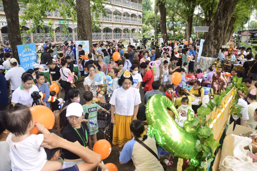 Tiếp nối sự kiện , ngày 31/5, tại Bệnh viện Nhi đồng 2 cũng tổ chức chương trình chào mừng Quốc tế thiếu nhi 1/6. Chương trình nhằm đem đến niềm vui dành cho tất cả các bệnh nhi tới thăm khám và điều trị tại bệnh viện tham gia vui chơi và nhận quà.