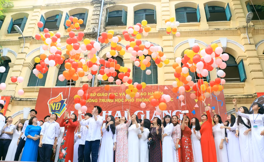 Hôm nay (5/9) học sinh cả nước nô nức khai giảng năm học mới