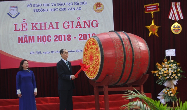 Chủ tịch nước Trần Đại Quang đánh trống khai giảng năm học mới 2018-2019 tại Trường THPT Chu Văn An