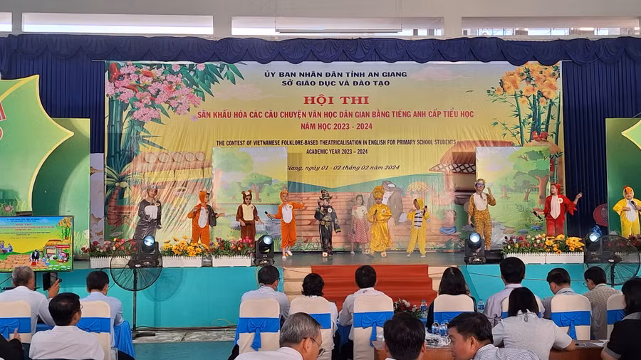An Giang khai mạc "Hội thi sân khấu hóa các câu chuyện Văn học dân gian bằng tiếng Anh" cấp tiểu học.