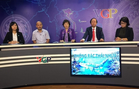 Các đại biểu tham gia buổi tọa đàm "Tuyên chiến với rác thải nhựa"