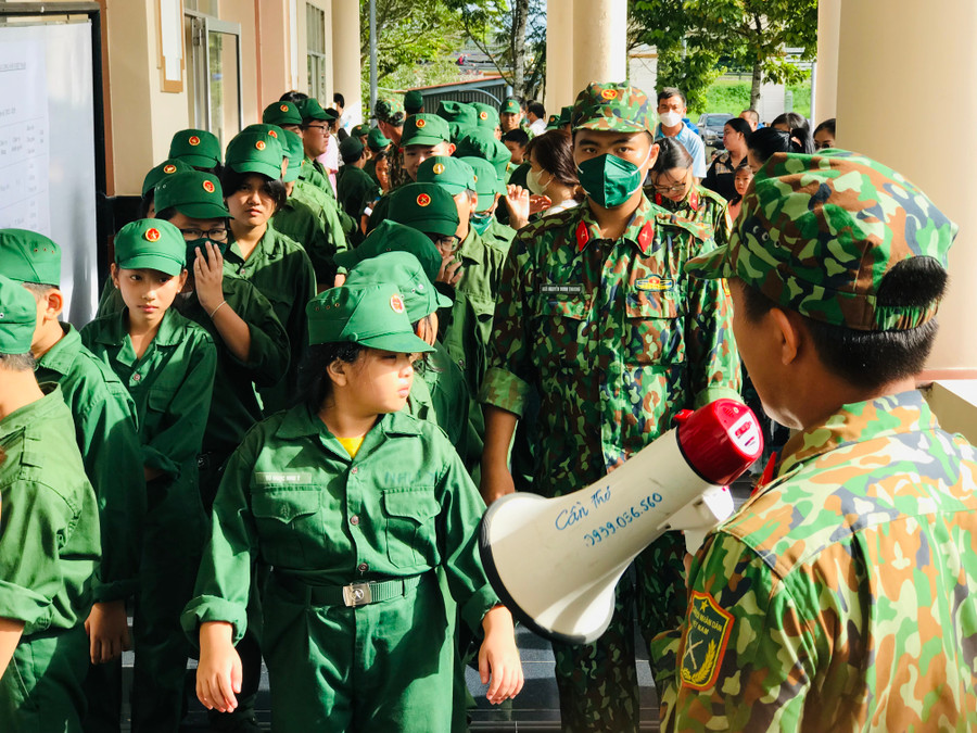 Học kỳ quân đội giúp các em hình thành thói quen tốt, chia sẻ công việc với bố mẹ. Ảnh minh họa: INT. Học kỳ quân đội giúp các em hình thành thói quen tốt, chia sẻ công việc với bố mẹ. Ảnh minh họa: INT.