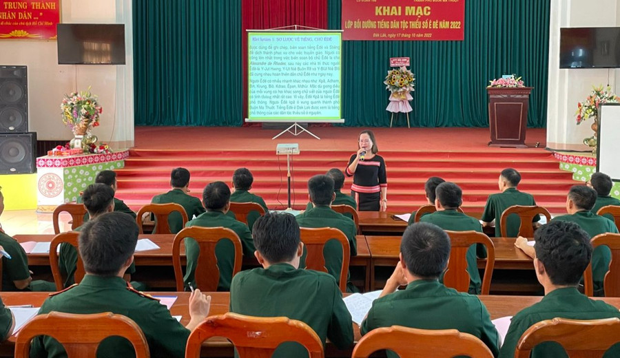 Một tiết học tiếng DTTS của Trung tâm GDNN - GDTX TP Buôn Ma Thuột (tỉnh Đắk Lắk). Ảnh: TTCC Một tiết học tiếng DTTS của Trung tâm GDNN - GDTX TP Buôn Ma Thuột (tỉnh Đắk Lắk). Ảnh: TTCC