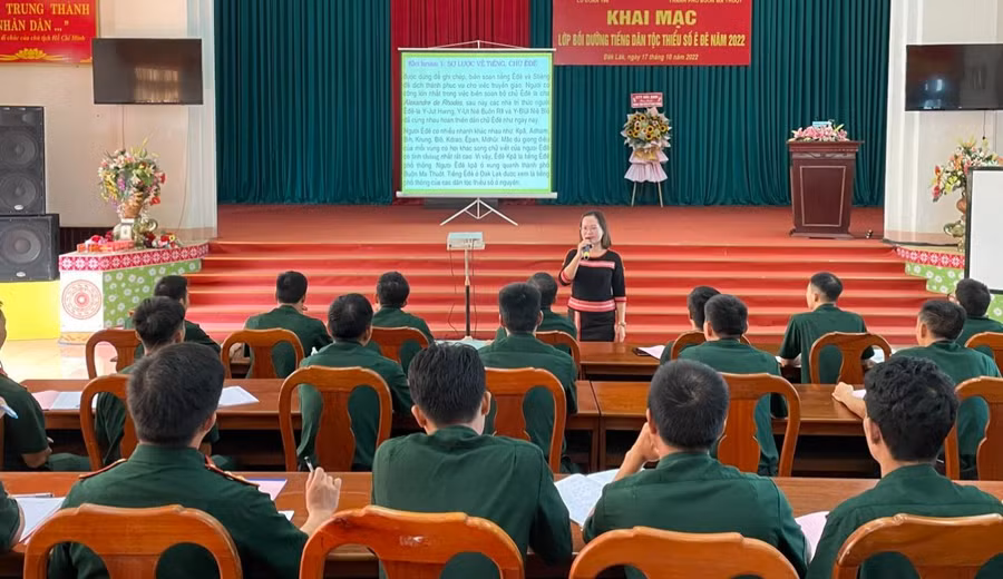 Một tiết học tiếng DTTS của Trung tâm GDNN - GDTX TP Buôn Ma Thuột (tỉnh Đắk Lắk). Ảnh: TTCC