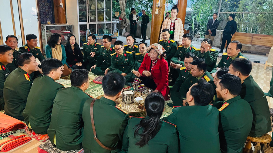 Trung tâm GDTX hướng nghiệp tỉnh Nghệ An cho học viên đi tham gia trải nghiệm để thực hành kiến thức mình học được. Ảnh: TTCC Trung tâm GDTX hướng nghiệp tỉnh Nghệ An cho học viên đi tham gia trải nghiệm để thực hành kiến thức mình học được. Ảnh: TTCC