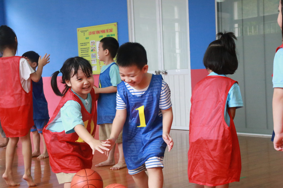 Bóng rổ có thể giúp trẻ phát triển chiều cao. Ảnh: INT.