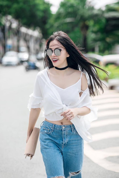 Những lần diện streetstyle khoe eo thon hút mắt người nhìn của ca sĩ Thu Thủy! - Ảnh 10 Nhung lan dien streetstyle khoe eo thon hut mat nguoi nhin cua ca si Thu Thuy! - Anh 10
