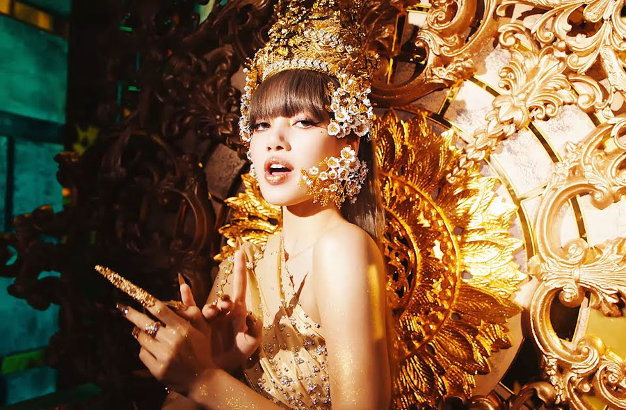 Lisa (BlackPink) đã có một mô tả rất bất ngờ khi chia sẻ về việc bắt đầu tư cách nghệ sĩ solo.