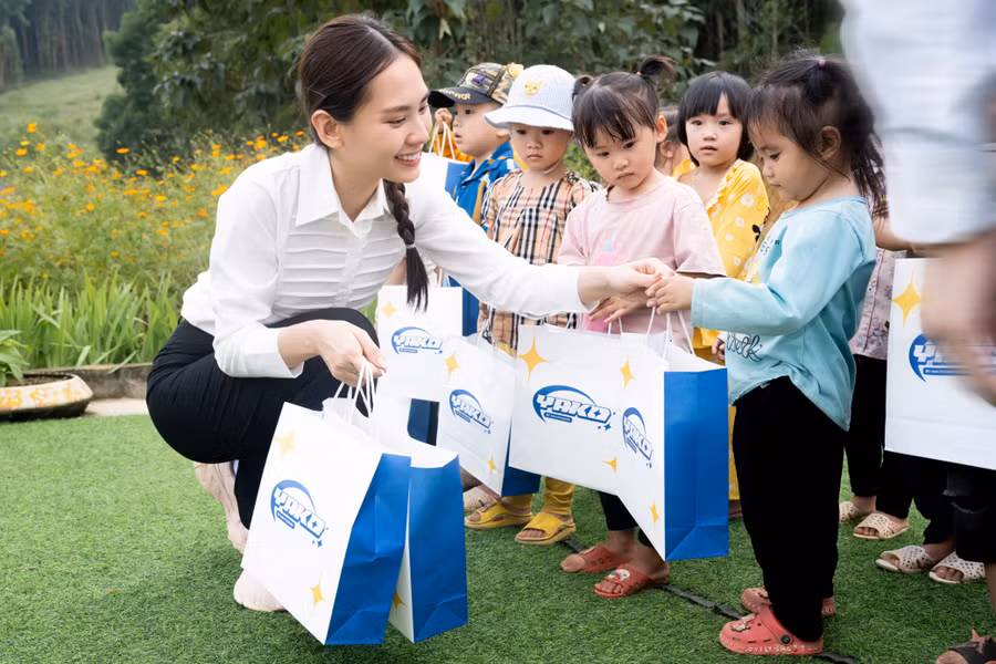 Dự án được thực hiện bởi lợi nhuận của thương hiệu Yako by Mai Phuong - thương hiệu thời trang phi lợi nhuận do Mai Phương đồng sáng lập.
