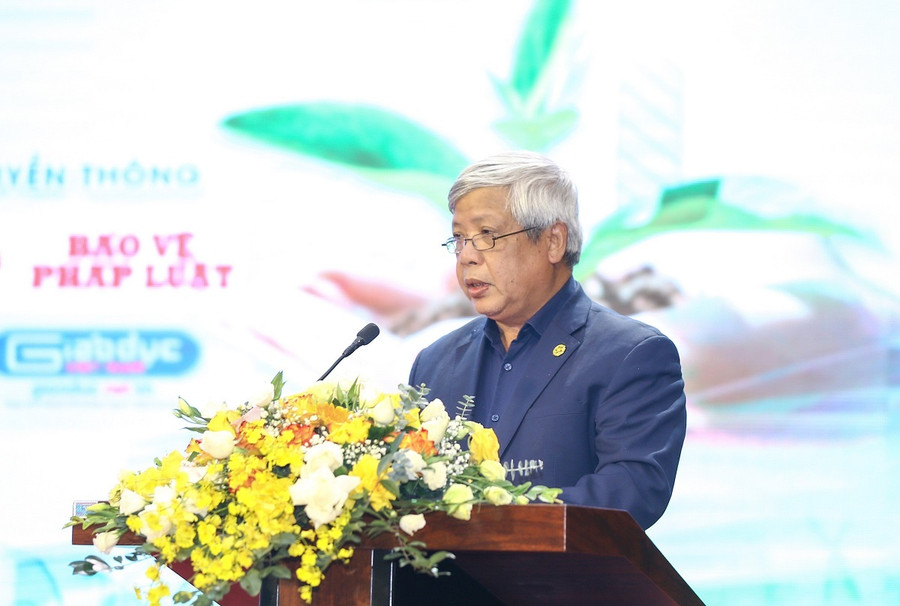 TS. Nguyễn Linh Ngọc - Chủ Tịch Hội Nước sạch và Môi trường Việt Nam, Nguyên Thứ trưởng Bộ Tài nguyên và Môi trường phát biểu tại buổi Lễ phát động. TS. Nguyễn Linh Ngọc - Chủ Tịch Hội Nước sạch và Môi trường Việt Nam, Nguyên Thứ trưởng Bộ Tài nguyên và Môi trường phát biểu tại buổi Lễ phát động.