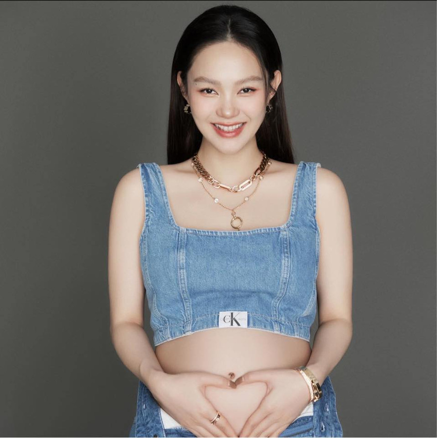 Minh Hằng hiện đã gia nhập hội mẹ bỉm sữa.