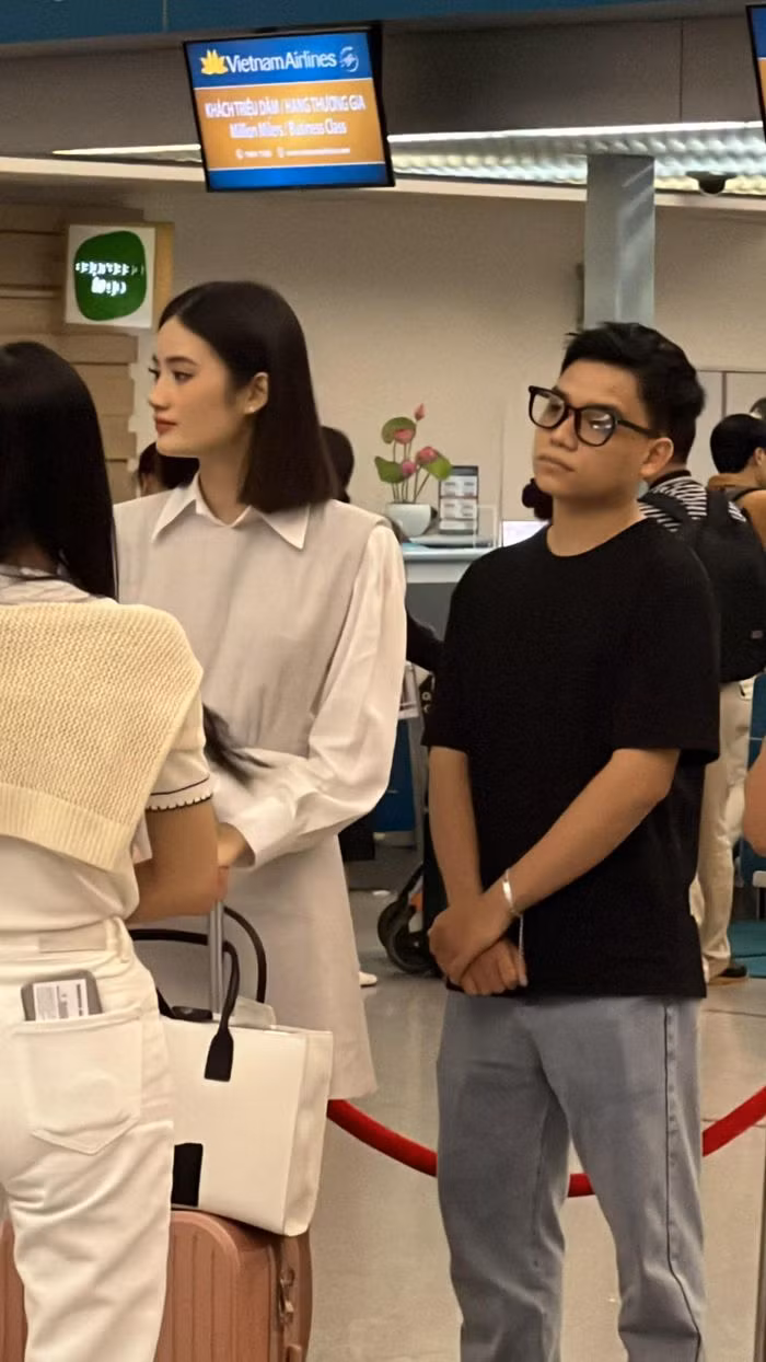 Ý Nhi xuất hiện tại sân bay quốc tế Tân Sơn Nhất sau loạt ồn ào.