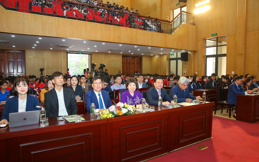 Đại biểu tham dự buổi Lễ phát động cuộc thi. Đại biểu tham dự buổi Lễ phát động cuộc thi.