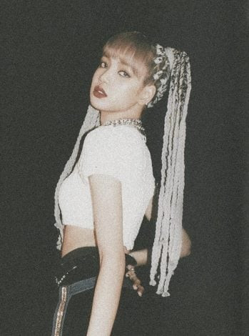 Lisa đứng trước nguy cơ bị "phong sát" tại Trung Quốc. Lisa đứng trước nguy cơ bị "phong sát" tại Trung Quốc.