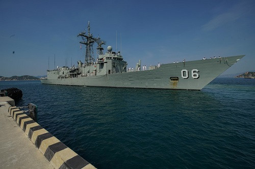 Tàu hộ vệ HMAS Newcastle đến thăm hữu nghị cảng Cam Ranh
