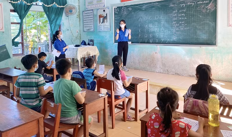 Một lớp học tiếng Anh miễn phí của Huyện Đoàn Triệu Phong do các bạn sinh viên chuyên ngành Tiếng Anh tình nguyện giảng dạy.