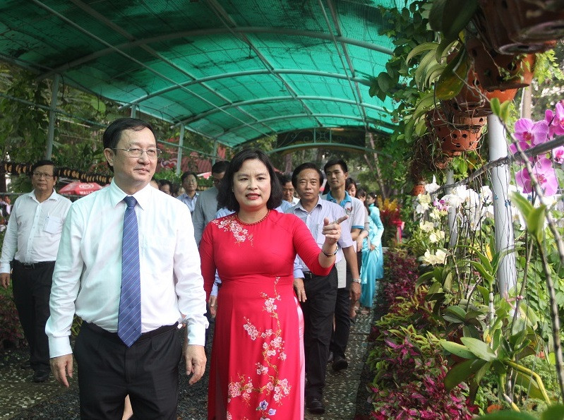 Các đại biểu cùng tham quan USSH"s Garden