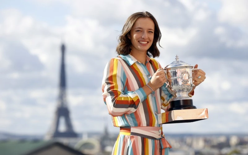 Tay vợt trẻ người Ba Lan tạo ra địa chấn tại Paris bằng chức vô địch Roland Garros 2020.