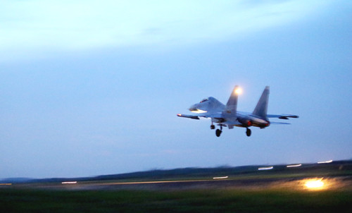 Su-30MK2 được coi là loại máy bay chiến đấu đa chức năng tốc độ siêu âm có thể đảm nhiệm cả nhiệm vụ chiếm ưu thế trên không và nhiệm vụ tấn công mặt đất.