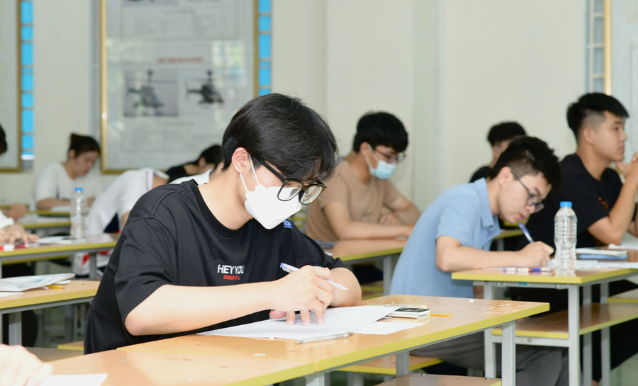 Thí sinh tham dự Kỳ thi đánh giá tư duy năm 2022 do ĐH Bách khoa Hà Nội tổ chức. Ảnh: TG Thí sinh tham dự Kỳ thi đánh giá tư duy năm 2022 do ĐH Bách khoa Hà Nội tổ chức. Ảnh: TG