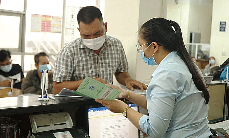 NLĐ nên bảo lưu phần BHXH đã tham gia, coi đó là của để dành cho tuổi già. Ảnh minh họa