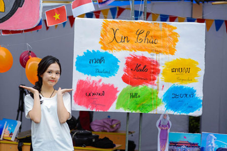 Nữ sinh trường Luật xinh đẹp trong lễ hội ASEAN - Ảnh 2 Nu sinh truong Luat xinh dep trong le hoi ASEAN - Anh 2