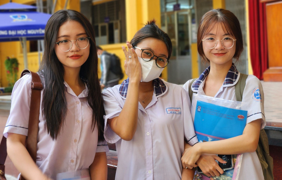 Thí sinh TPHCM làm thủ tục dự thi tốt nghiệp THPT chiều 26/6. Ảnh: Lâm Ngọc Thí sinh TPHCM làm thủ tục dự thi tốt nghiệp THPT chiều 26/6. Ảnh: Lâm Ngọc