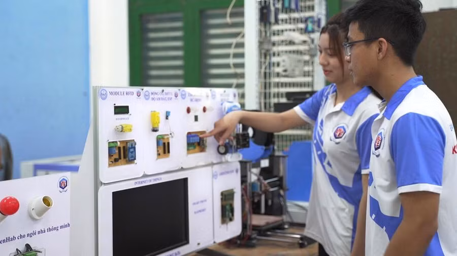 Giờ học thực hành của sinh viên Trường ĐH Sư phạm Kỹ thuật, ĐH Đà Nẵng.