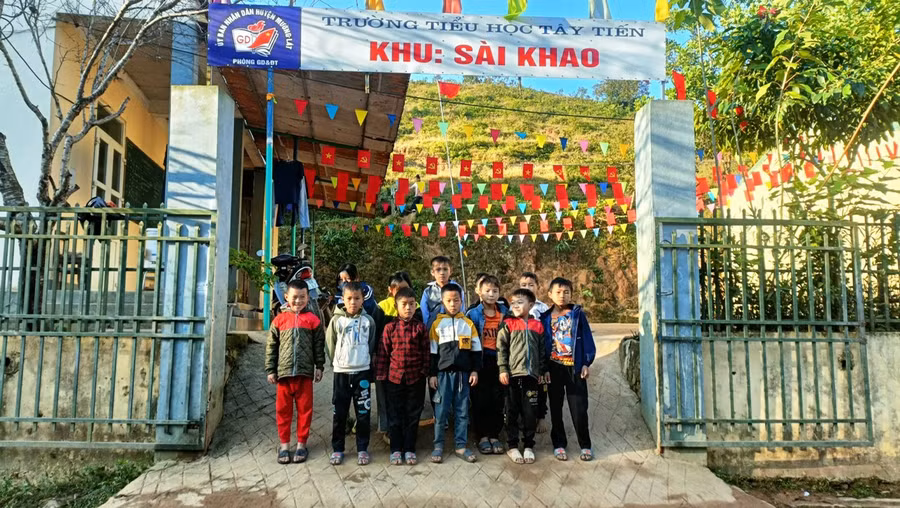 Học sinh điểm trường Sài Khao thuộc Trường Tiểu học Tây Tiến (Mường Lát, Thanh Hóa).