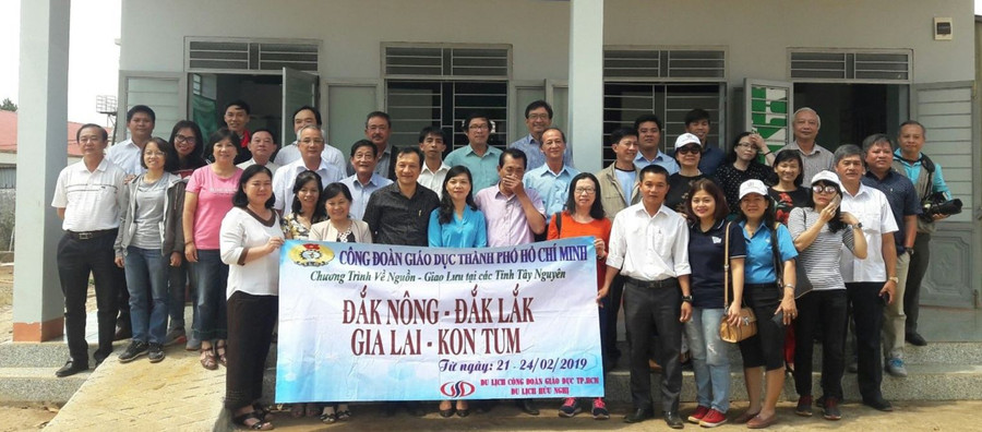 Công đoàn ngành Giáo dục TPHCM bàn giao nhà công vụ cho Công đoàn ngành Giáo dục tỉnh Đắk Nông. Ảnh: Đăng Đại. Công đoàn ngành Giáo dục TPHCM bàn giao nhà công vụ cho Công đoàn ngành Giáo dục tỉnh Đắk Nông. Ảnh: Đăng Đại.