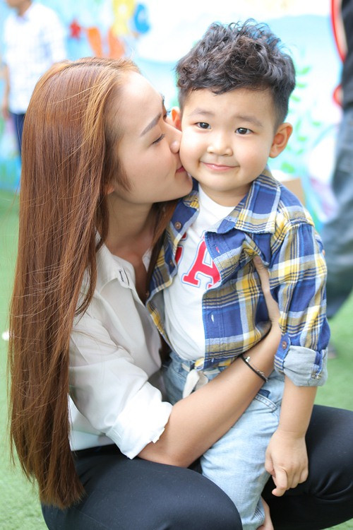 Diệp Bảo Ngọc: Trải nghiệm đắt giá sau 1 năm làm mẹ đơn thân ảnh 4 diep bao ngoc: trai nghiem dat gia sau 1 nam lam me don than - 4