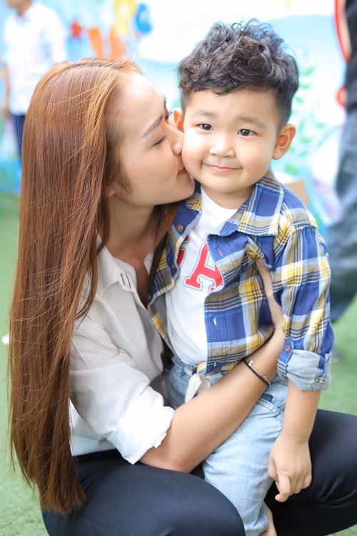 Diệp Bảo Ngọc: Trải nghiệm đắt giá sau 1 năm làm mẹ đơn thân ảnh 4 diep bao ngoc: trai nghiem dat gia sau 1 nam lam me don than - 4