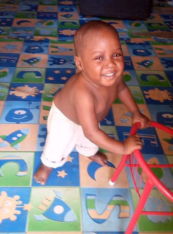 Cậu bé đói khát trong bức ảnh gây chấn động thế giới giờ ra sao? - Ảnh 2.