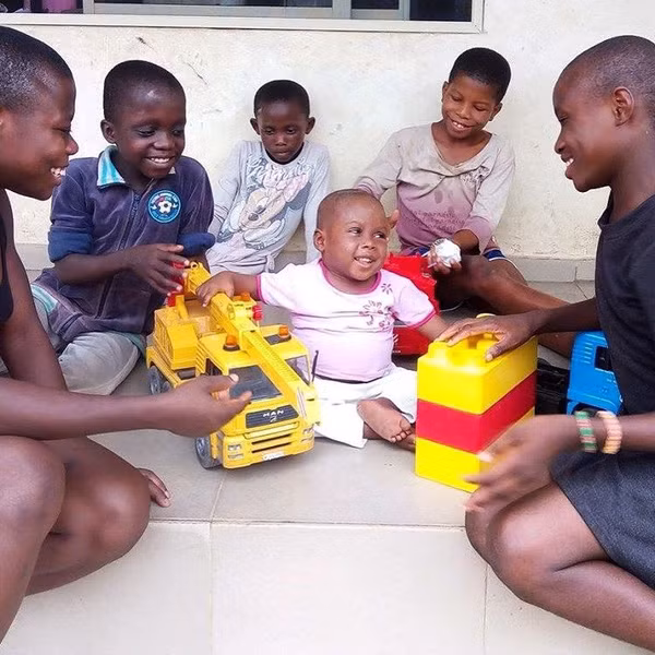 Cậu bé đói khát trong bức ảnh gây chấn động thế giới giờ ra sao? - Ảnh 4.