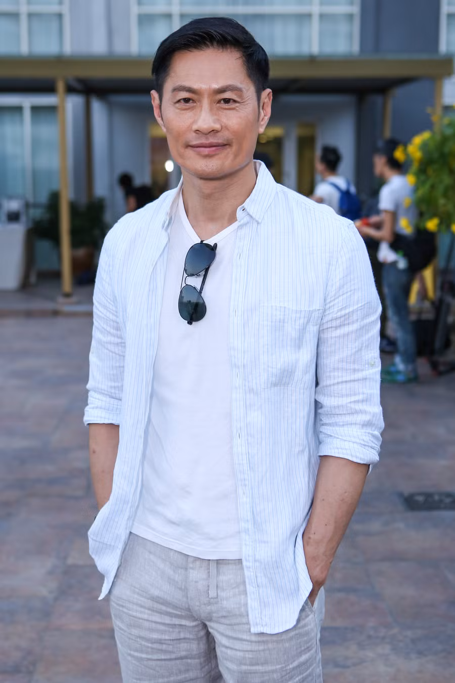 Huỳnh Đức Bân luôn nở nụ cười thân thiện. Nam diễn viên phải mất nhiều năm tìm chỗ đứng ở đài TVB. Trước khi được khán giả yêu mến anh từng trải qua thời gian làm thợ hồ và phụ xe...