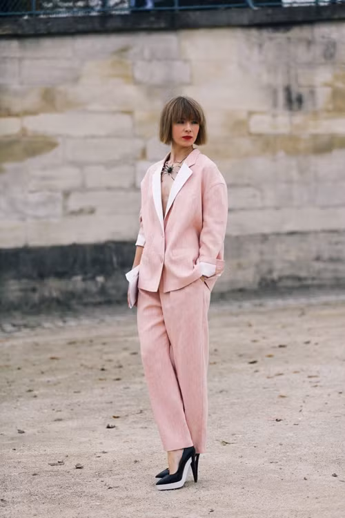 cach mac mau hong dep ma khong sen cho nu cong so - 2