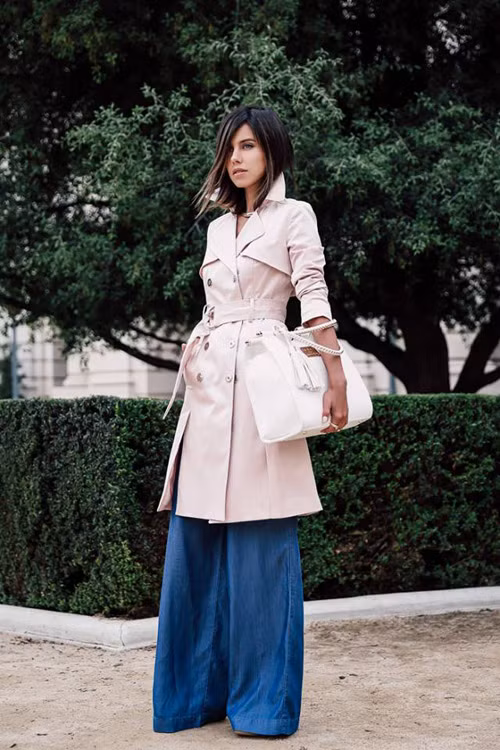 cach mac mau hong dep ma khong sen cho nu cong so - 7