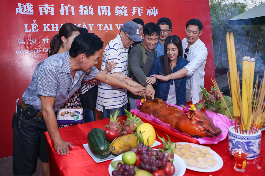 Sao phim Kong: Skull Island thì Sự hồi sinh chí mạng là đoàn phim nước ngoài thứ 2 đến Việt Nam quay. Năm 2015, giám chế Lâm Chí Hoa đã sang Việt Nam khảo sát địa điểm quay. Sao phim Kong: Skull Island thì Sự hồi sinh chí mạng là đoàn phim nước ngoài thứ 2 đến Việt Nam quay. Năm 2015, giám chế Lâm Chí Hoa đã sang Việt Nam khảo sát địa điểm quay.