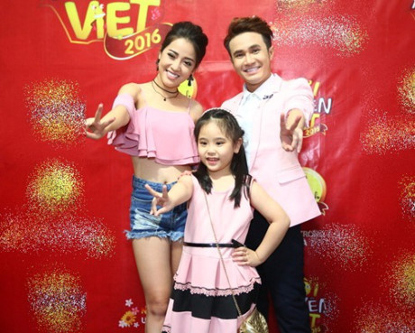 Con gái danh hài Kiều Oanh quậy tưng bừng ở hậu trường Cười xuyên Việt - Ảnh 2 Con gai danh hai Kieu Oanh quay tung bung o hau truong Cuoi xuyen Viet - Anh 2