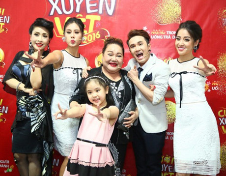 Con gái danh hài Kiều Oanh quậy tưng bừng ở hậu trường Cười xuyên Việt - Ảnh 4 Con gai danh hai Kieu Oanh quay tung bung o hau truong Cuoi xuyen Viet - Anh 4